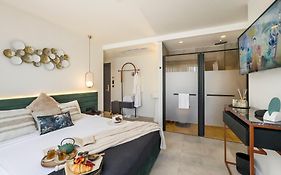 The One Living Hotel - Adult Only